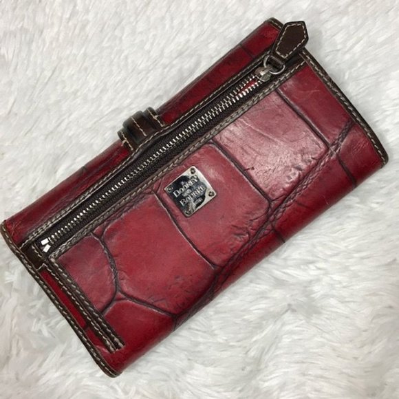 *Rare* Dooney & Bourke Burnished Red Brown Genuine Leather Croc Embossed Wallet - Picture 2 of 14